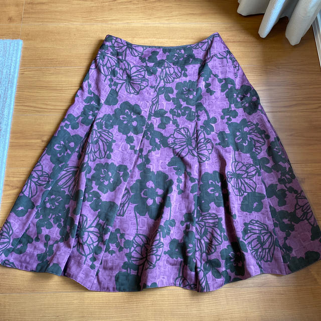 スチェッソ　スカート　試着のみ レディースのスカート(ひざ丈スカート)の商品写真