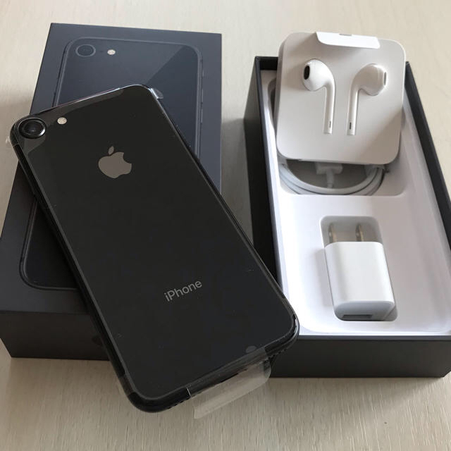 iPhone(アイフォーン)のiPhone8 ☆新品☆スペースグレー SIMフリー スマホ/家電/カメラのスマートフォン/携帯電話(スマートフォン本体)の商品写真