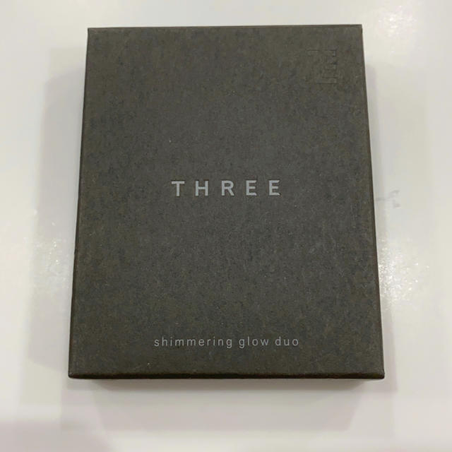 THREE(スリー)のTHREE  シマリング　グロー　デュオ　01 コスメ/美容のベースメイク/化粧品(フェイスカラー)の商品写真