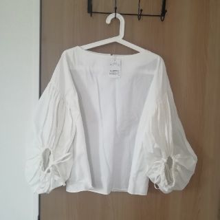 ストロベリーフィールズ(STRAWBERRY-FIELDS)のストロベリーフィールズ　新品ボリュームブラウス　ZARA PLST gu (シャツ/ブラウス(長袖/七分))