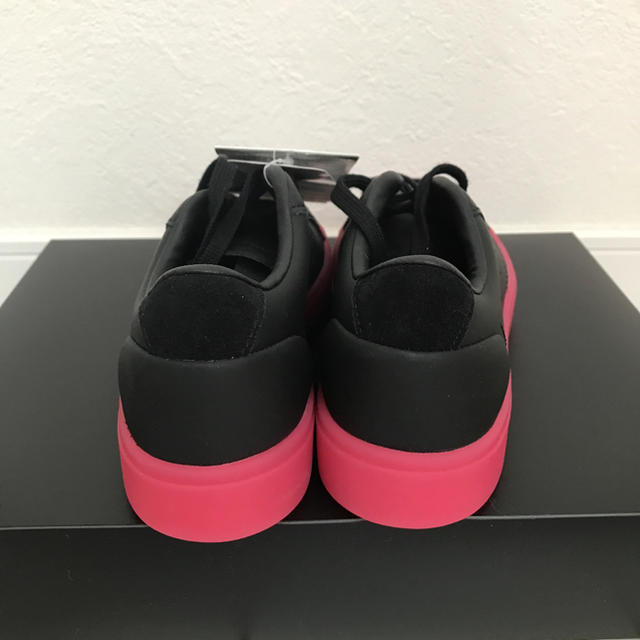 adidas(アディダス)のアディダス　オリジナルス　スニーカー 新品　22㎝　ブラック　NIKE レディースの靴/シューズ(スニーカー)の商品写真