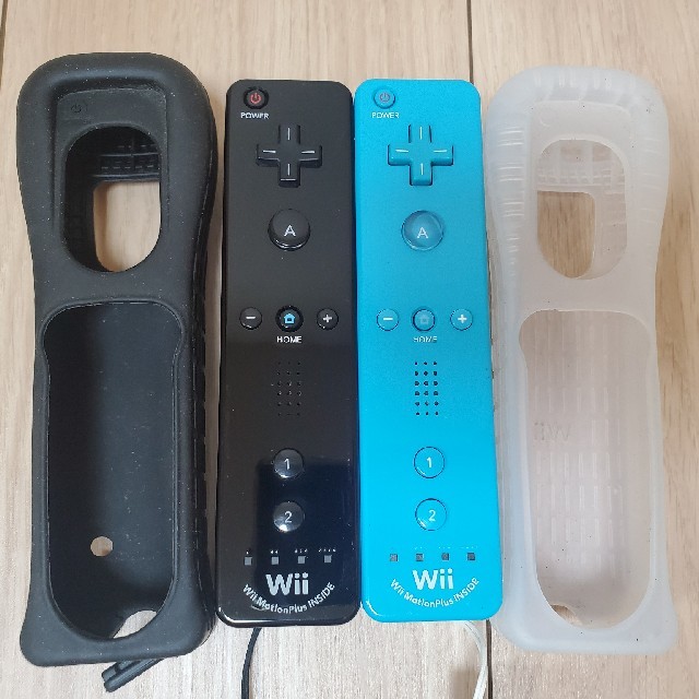 Wii(ウィー)のWiiリモコンプラス2本、ヌンチャク1つのセット エンタメ/ホビーのゲームソフト/ゲーム機本体(家庭用ゲーム機本体)の商品写真