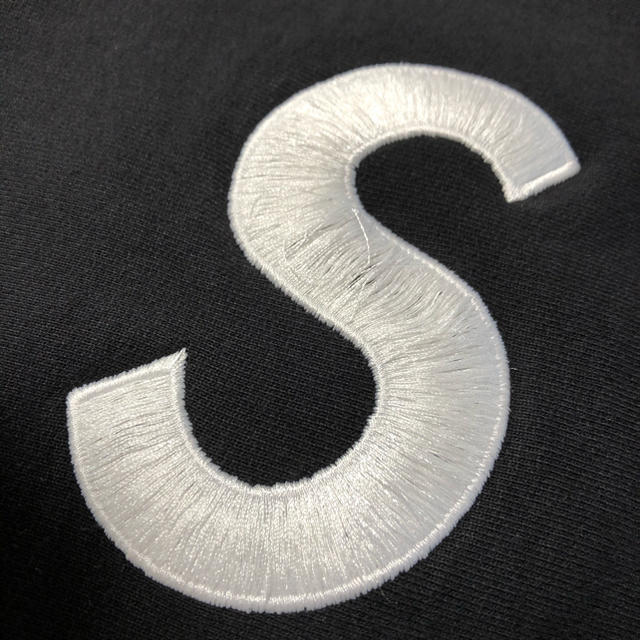 Supreme(シュプリーム)のsサイズ　supreme s logo sweatshirt black メンズのトップス(パーカー)の商品写真