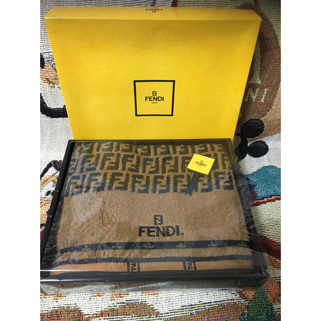 フェンディ　FENDI ズッカ柄　バスタオル　新品未使用 箱付きタオル/バス用品