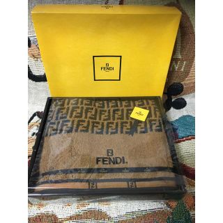 フェンディ(FENDI)のフェンディ　FENDI ズッカ柄　バスタオル　新品未使用 箱付き(タオル/バス用品)