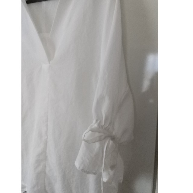 ikka(イッカ)のikka 白シャツ カットソー トップス ブラウス Mサイズ レディースのトップス(シャツ/ブラウス(長袖/七分))の商品写真