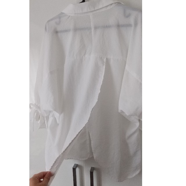 ikka(イッカ)のikka 白シャツ カットソー トップス ブラウス Mサイズ レディースのトップス(シャツ/ブラウス(長袖/七分))の商品写真
