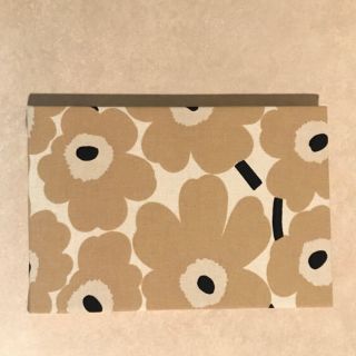 マリメッコ(marimekko)のミニウニッコ　ベージュ　2020年　新色　ハンドメイド　マリメッコ　B(インテリア雑貨)