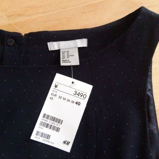 エイチアンドエム(H&M)の【再値下げ】H&M Aライン ドットワンピース(ひざ丈ワンピース)