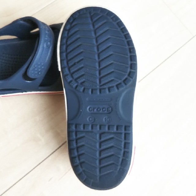 crocs(クロックス)のcrocs サンダル キッズ 17.5cm キッズ/ベビー/マタニティのキッズ靴/シューズ(15cm~)(サンダル)の商品写真