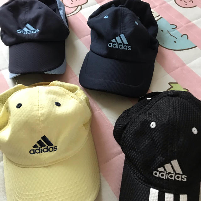 adidas(アディダス)のアディダス　キャップセット54〜57cm キッズ/ベビー/マタニティのこども用ファッション小物(帽子)の商品写真