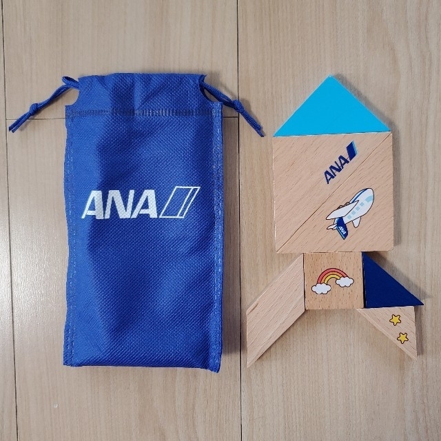 ANA(全日本空輸)(エーエヌエー(ゼンニッポンクウユ))の【美品】ANA 木製タングラム 知育玩具 キッズ/ベビー/マタニティのおもちゃ(知育玩具)の商品写真