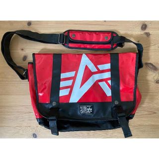 アルファインダストリーズ(ALPHA INDUSTRIES)のアルファインダストリーズ ショルダーバッグ エナメル(ショルダーバッグ)