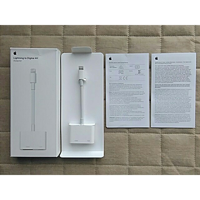 Apple　Lightning  Digital AVアダプタ　MD826AM スマホ/家電/カメラのテレビ/映像機器(映像用ケーブル)の商品写真