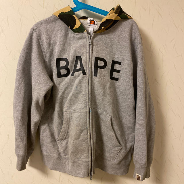 A BATHING APE(アベイシングエイプ)の【中古】APE kids パーカー　130 キッズ/ベビー/マタニティのキッズ服男の子用(90cm~)(ジャケット/上着)の商品写真