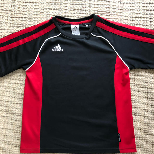 adidas(アディダス)のアディダス　ジュニアTシャツ　 キッズ/ベビー/マタニティのキッズ服男の子用(90cm~)(Tシャツ/カットソー)の商品写真