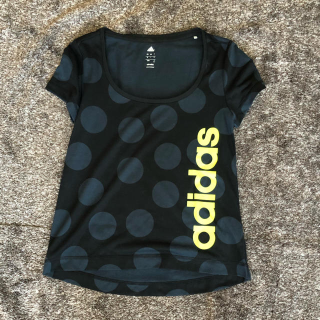 adidas(アディダス)のadidas レディースTシャツ レディースのトップス(Tシャツ(半袖/袖なし))の商品写真