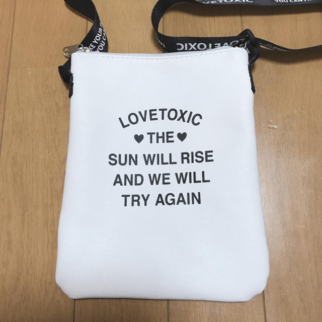 lovetoxic(ラブトキシック)のLovetoxic サコッシュ ホワイト キッズ/ベビー/マタニティのこども用バッグ(ポシェット)の商品写真