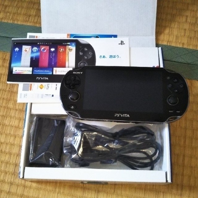 PlayStation Vita(プレイステーションヴィータ)のPlayStation Vita Wi-Fi対応 PCH-1000 ブラック エンタメ/ホビーのゲームソフト/ゲーム機本体(携帯用ゲーム機本体)の商品写真