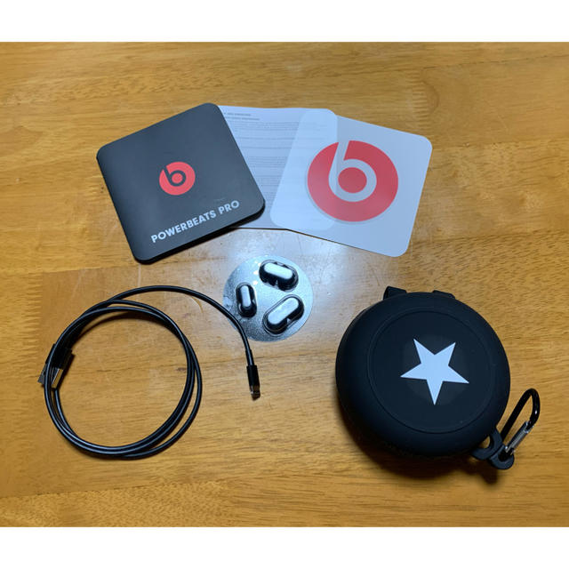 Beats by Dr Dre(ビーツバイドクタードレ)の美品！powerbeats pro イヤホン　ネイビー　ケース付き スマホ/家電/カメラのオーディオ機器(ヘッドフォン/イヤフォン)の商品写真