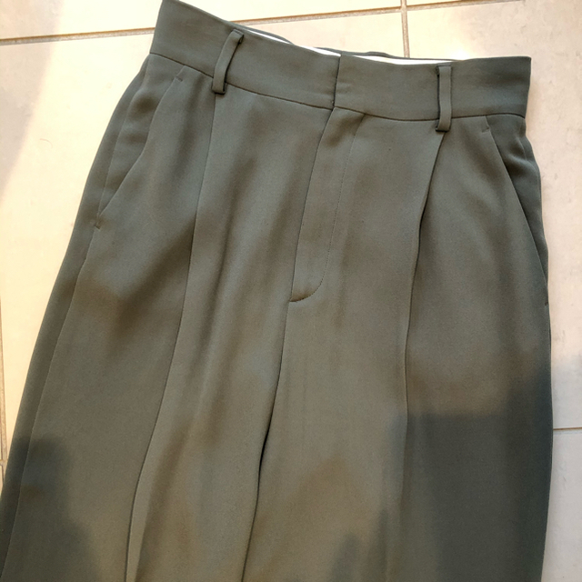 roku 6 ジョーゼットタックパンツ olive - カジュアルパンツ roku6 ジョーゼットタックパンツ