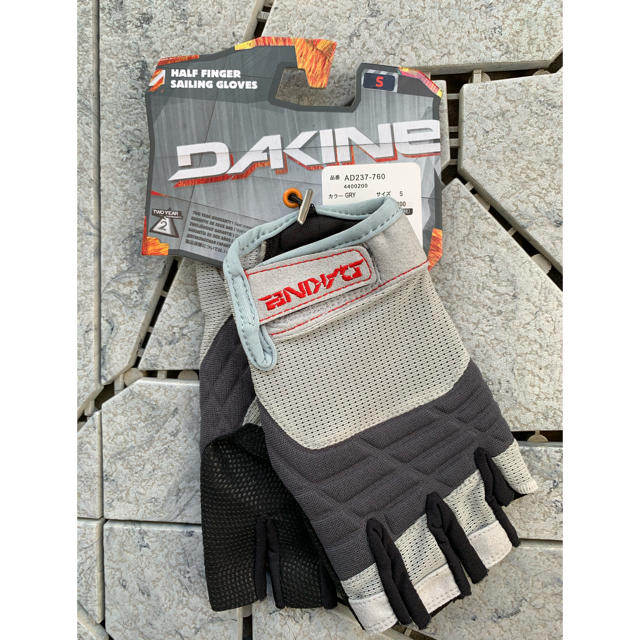 Dakine(ダカイン)の【新品】送料込み ダカイン セーリンググローブ Sサイズ DAKINE 正規品 スポーツ/アウトドアのスポーツ/アウトドア その他(その他)の商品写真