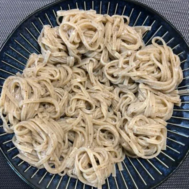 絶品‼️国内産　ごぼう原料焙煎　ごぼう茶　うどん  食品/飲料/酒の食品(麺類)の商品写真