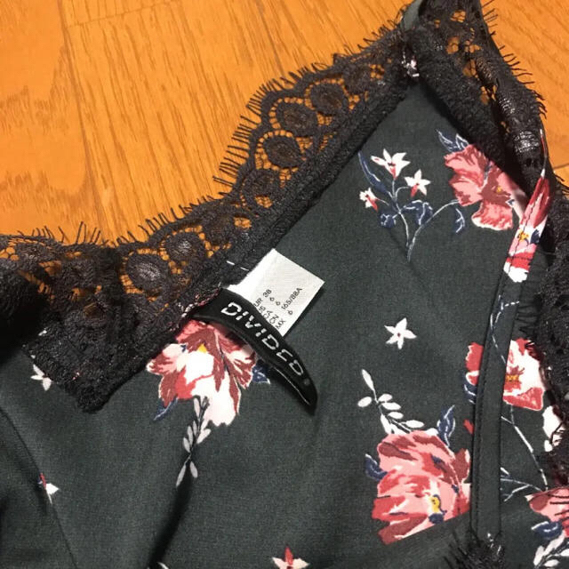 H&M(エイチアンドエム)の花柄キャミソール H&M divided レース レディースのトップス(キャミソール)の商品写真