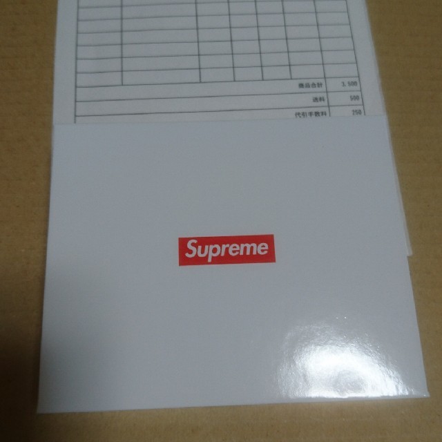 Supreme(シュプリーム)のSupreme Debossed Glass Ashtray インテリア/住まい/日用品のインテリア小物(灰皿)の商品写真