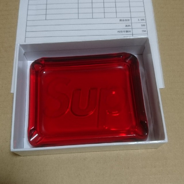 Supreme(シュプリーム)のSupreme Debossed Glass Ashtray インテリア/住まい/日用品のインテリア小物(灰皿)の商品写真