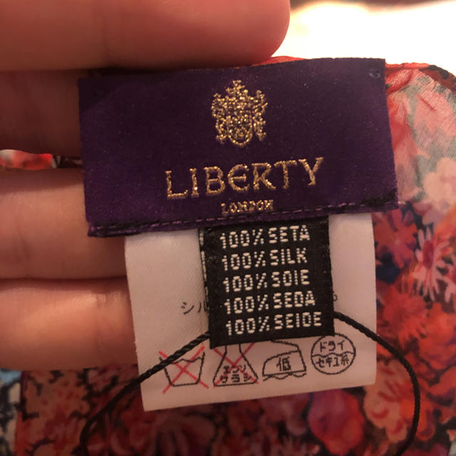 【新品・未使用】 Liberty LONDON ユニオンジャック花柄ストール レディースのアクセサリー(その他)の商品写真