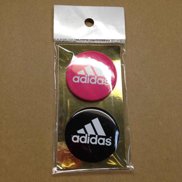 adidas(アディダス)のAdidas 缶バッチ レディースのファッション小物(キーホルダー)の商品写真