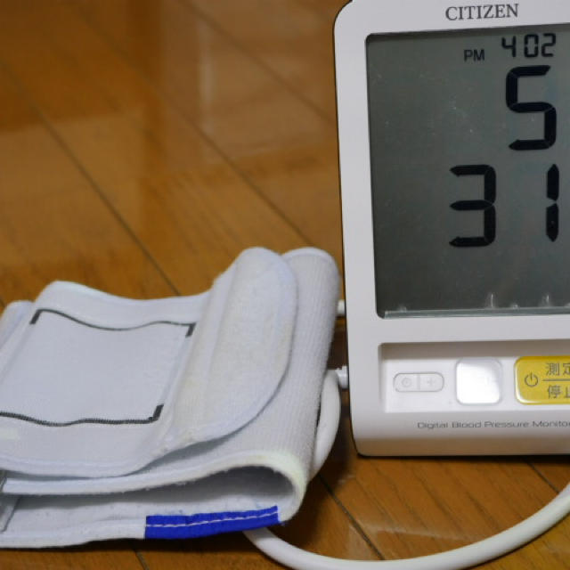 CITIZEN - シチズン 電子血圧計 CH-550 上腕式の通販 by みいたこ8566's shop｜シチズンならラクマ