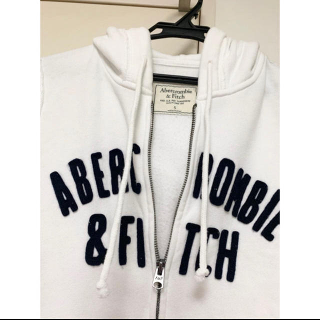 Abercrombie&Fitch(アバクロンビーアンドフィッチ)のアバクロ　パーカー レディースのトップス(パーカー)の商品写真