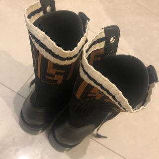 フェンディ(FENDI)のブーツ(ブーツ)