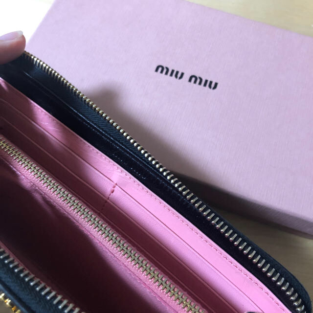 miumiu(ミュウミュウ)のミュウミュウmiumiu長財布ブラック×ピンク レディースのファッション小物(財布)の商品写真