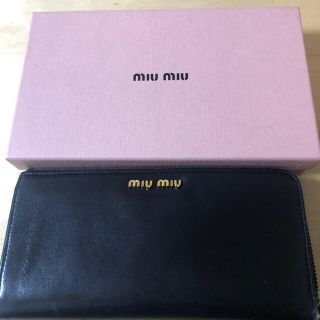 ミュウミュウ(miumiu)のミュウミュウmiumiu長財布ブラック×ピンク(財布)