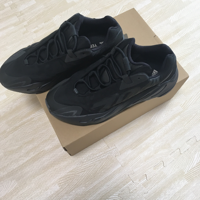 yeezy 700 mnvn  メンズの靴/シューズ(スニーカー)の商品写真