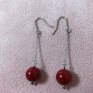 揺れるピアス　紅(ピアス)