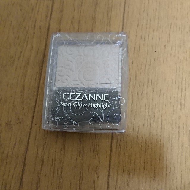 CEZANNE（セザンヌ化粧品）(セザンヌケショウヒン)のセザンヌ パールグロウハイライト 01 シャンパンベージュ(2.4g) コスメ/美容のベースメイク/化粧品(フェイスパウダー)の商品写真