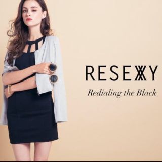 リゼクシー(RESEXXY)のRESEXXYネックタイトオープンワンピース(ミニワンピース)