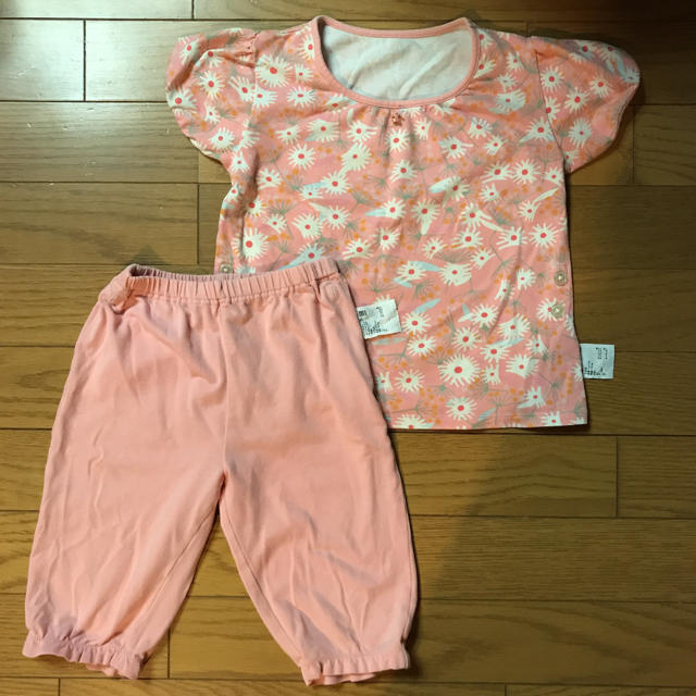 UNIQLO(ユニクロ)のユニクロ　パジャマ　100 キッズ/ベビー/マタニティのキッズ服女の子用(90cm~)(パジャマ)の商品写真