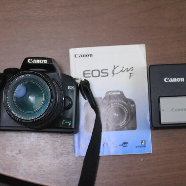 Canon  EOS kiss F