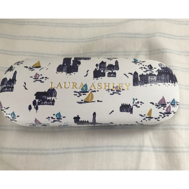 LAURA ASHLEY(ローラアシュレイ)のローラアシュレイ♪seaside holiday⛱グラスケース　眼鏡入れ レディースのファッション小物(その他)の商品写真