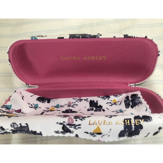 LAURA ASHLEY(ローラアシュレイ)のローラアシュレイ♪seaside holiday⛱グラスケース　眼鏡入れ レディースのファッション小物(その他)の商品写真