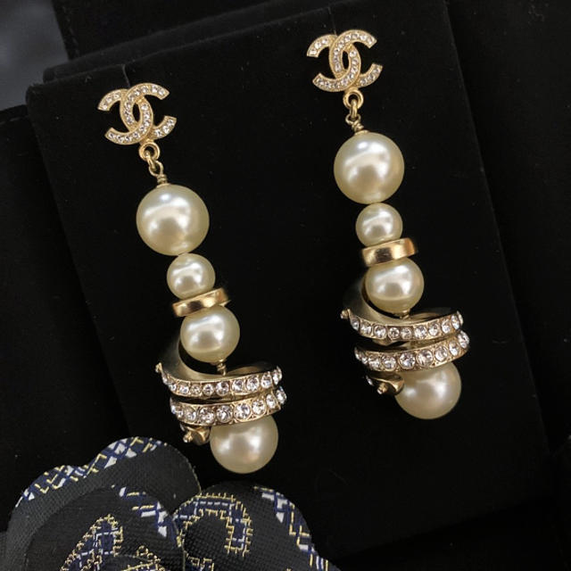 CHANEL(シャネル)の激レア CHANEL パールロングピアス レディースのアクセサリー(ピアス)の商品写真