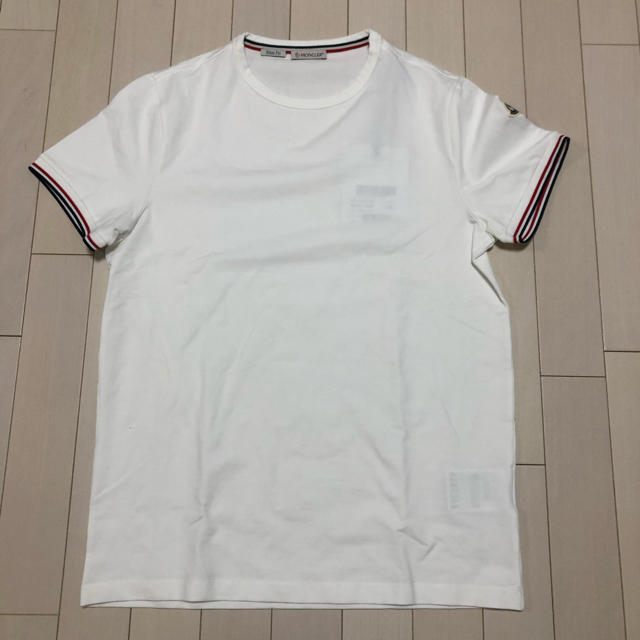 MONCLER(モンクレール)の【tsu-様専用】M モンクレール トリコロール ロゴ付き　ワッペン　Tシャツ メンズのトップス(Tシャツ/カットソー(半袖/袖なし))の商品写真