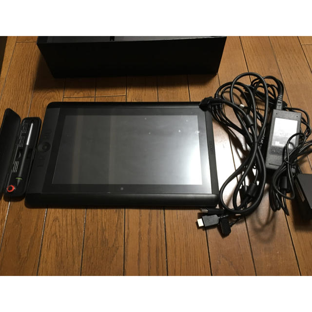 Wacom(ワコム)のワコム 液晶タブレット  WACOM DTK-1301/K0 スマホ/家電/カメラのPC/タブレット(タブレット)の商品写真