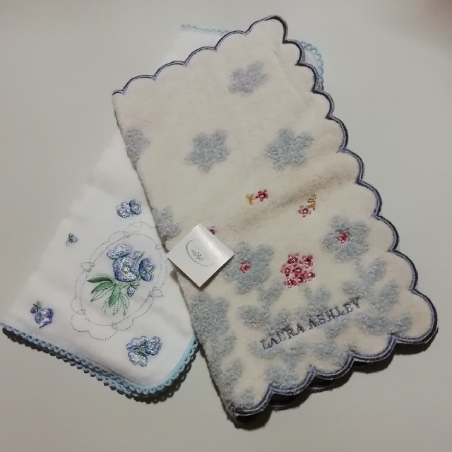 LAURA ASHLEY(ローラアシュレイ)のタオルハンカチセット レディースのファッション小物(ハンカチ)の商品写真