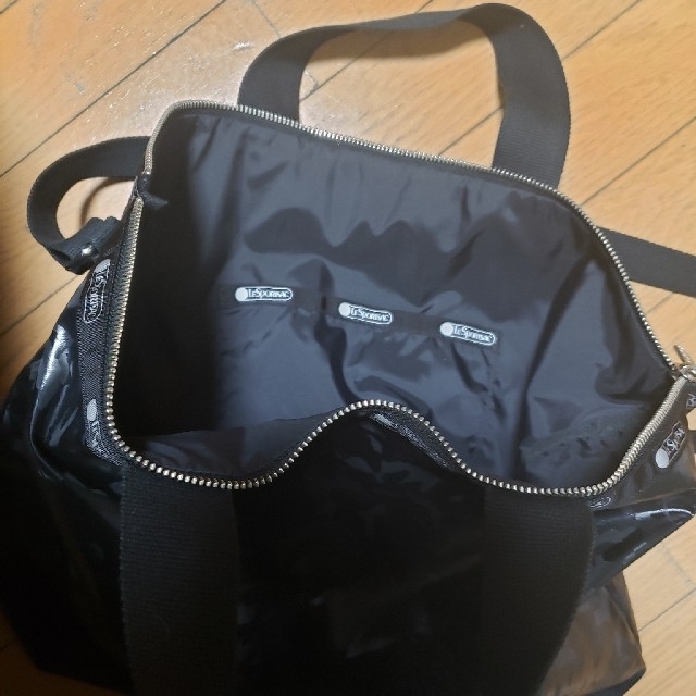 LeSportsac(レスポートサック)のLeSportsac　イージーキャリートートパテント迷彩柄　 レディースのバッグ(トートバッグ)の商品写真